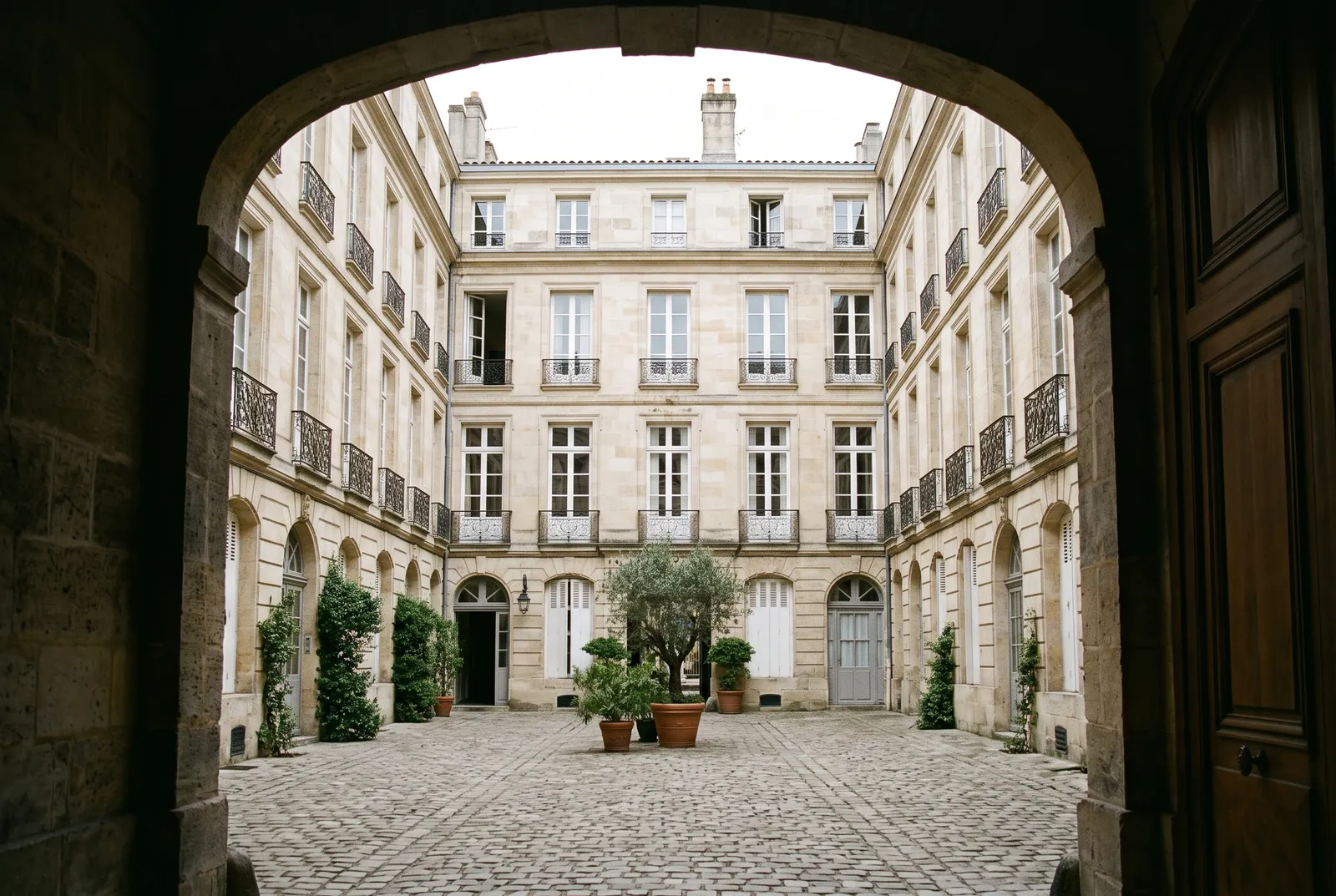 Cour intérieure d'un immeuble à Bordeaux